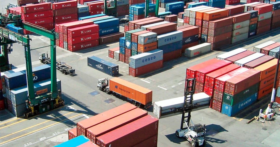 Almacenaje y apilado de contenedores en Manzanillo